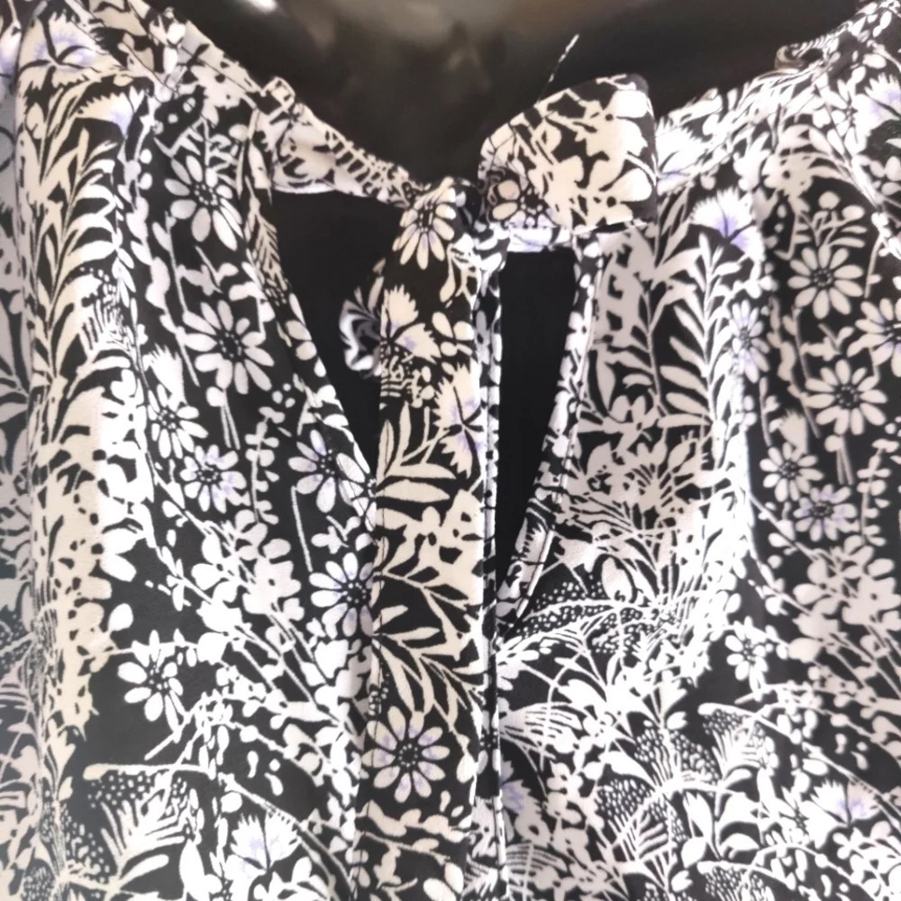 Pretty Flowy Dress EUC - Picture 9 of 13